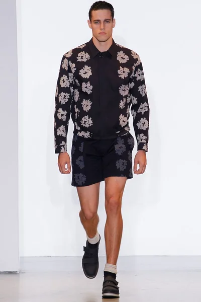 Look 25